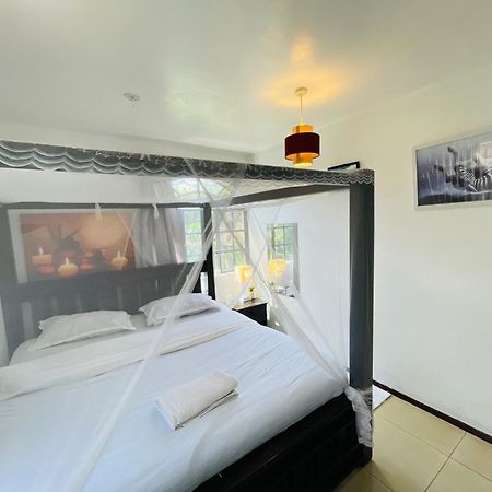 Modern Luxe Apartment With King Bed In Karen Nairobi Buitenkant foto