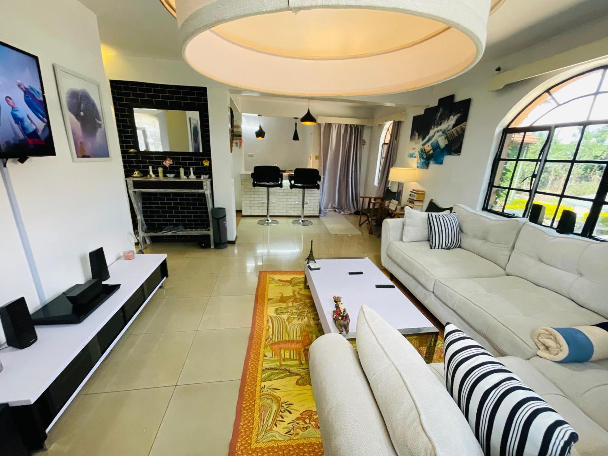 Modern Luxe Apartment With King Bed In Karen Nairobi Buitenkant foto