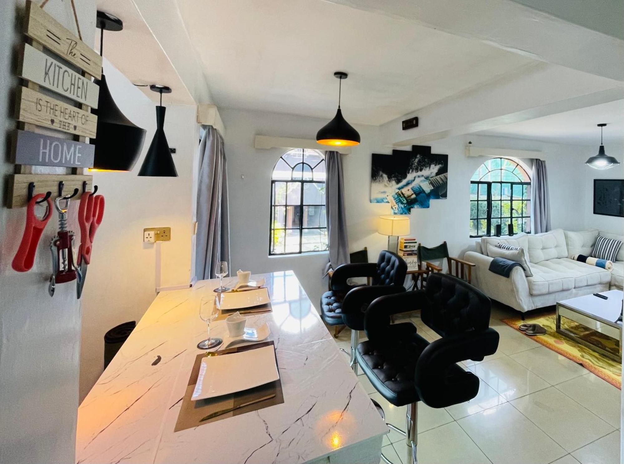 Modern Luxe Apartment With King Bed In Karen Nairobi Buitenkant foto